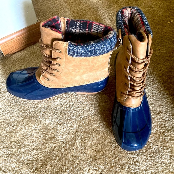 Womens Duck Boots .. Excellent Condition.. Worn once - Picture 2 of 3